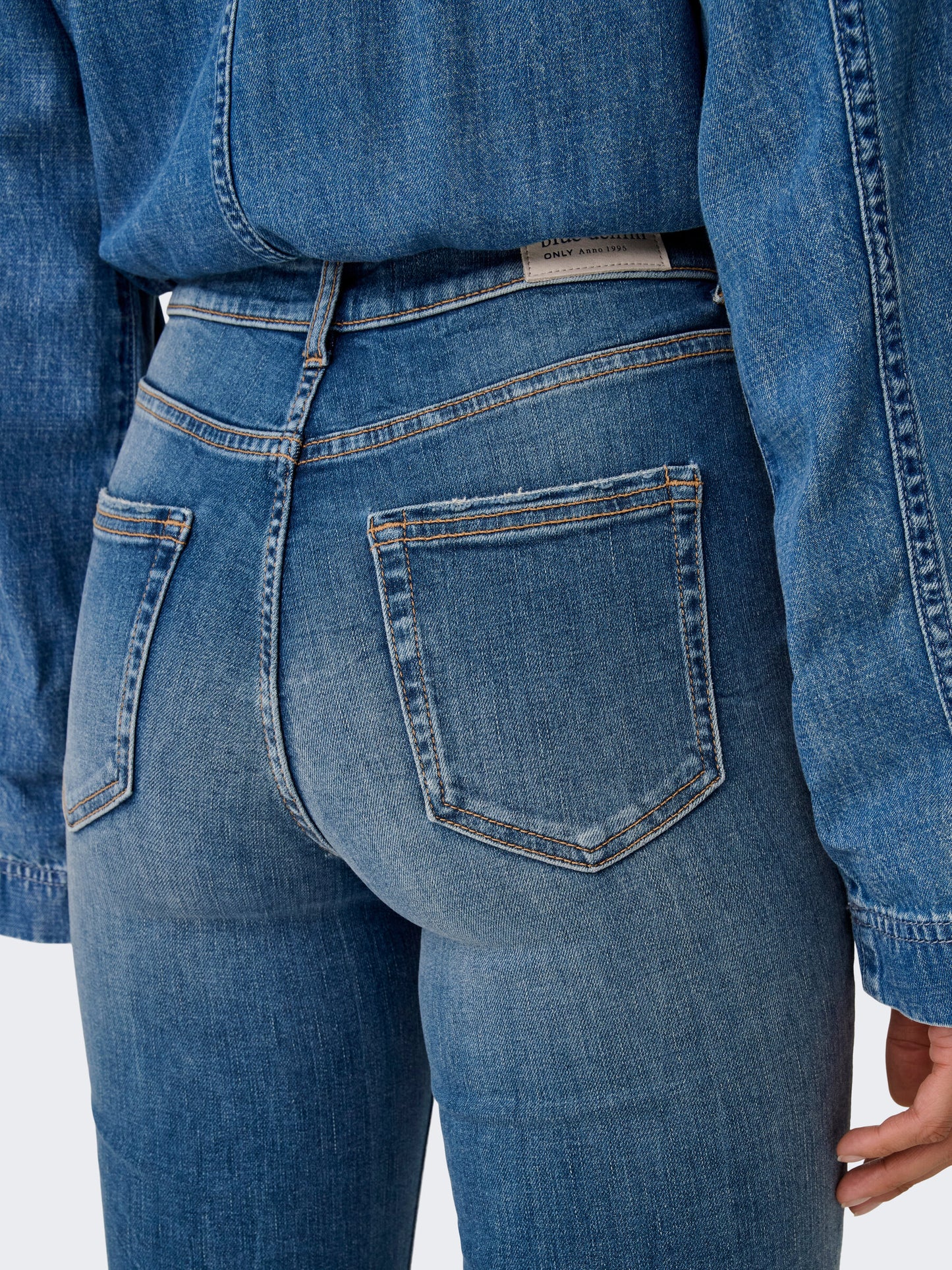 ONLY Jeans BLUSH Utsvängd passform Medelhög midja