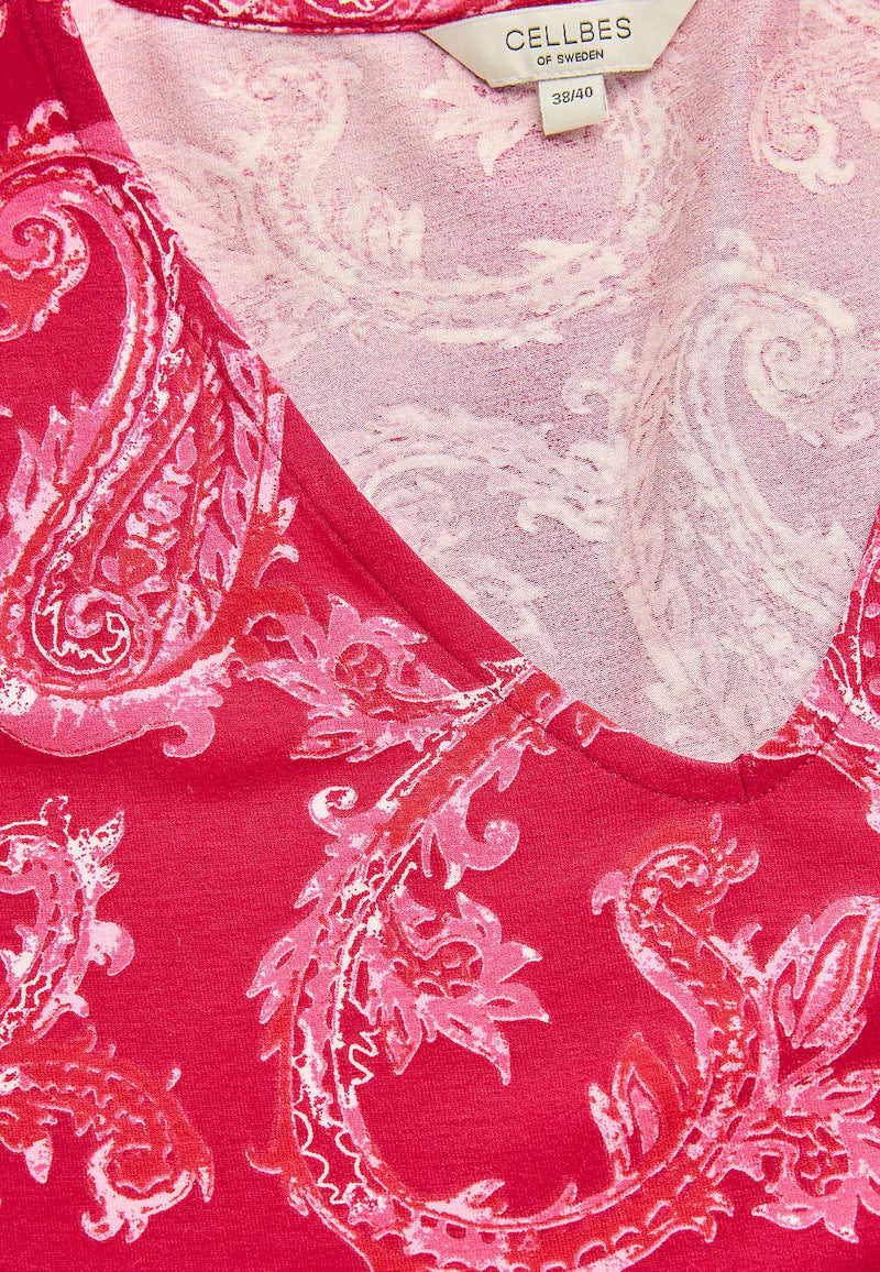 CELLBES Trikåklänning med fickor Cerise/Paisley