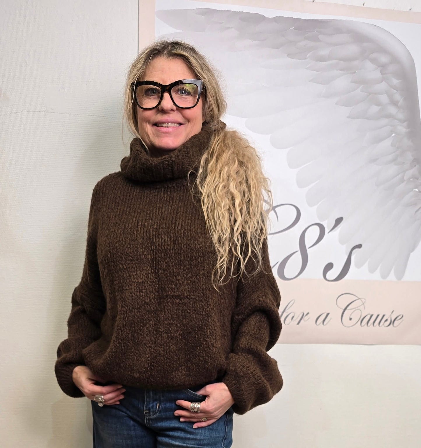 FASHION FOR A CAUSE LAMARA Stickad Polo Coffee