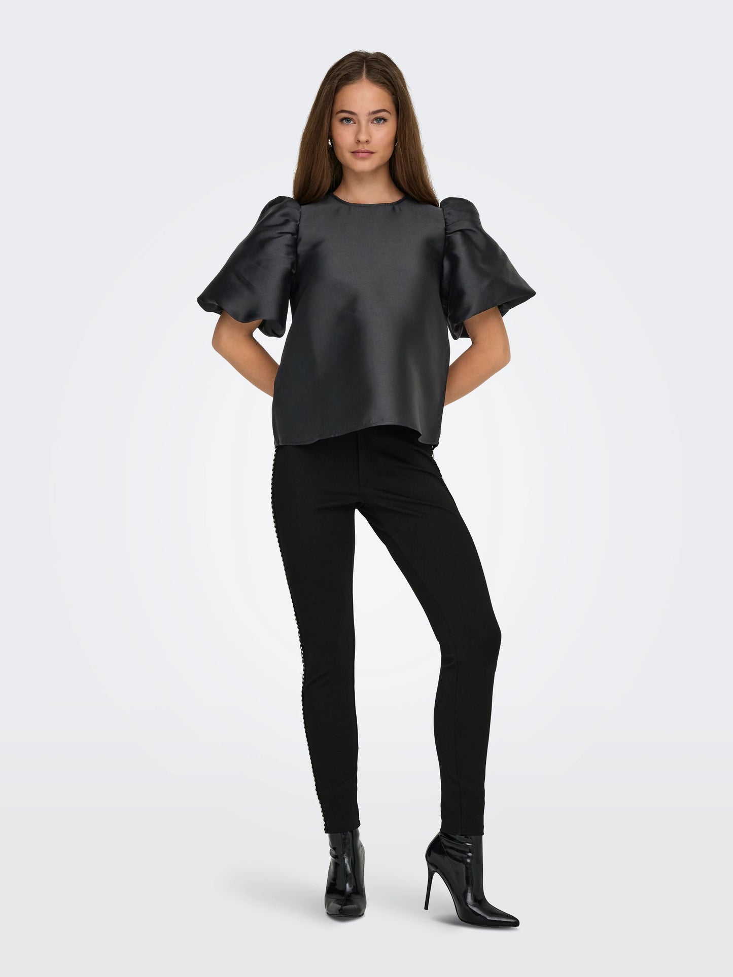 ONLY MANNY 2/4 HEAVY SATIN TOP BLACK