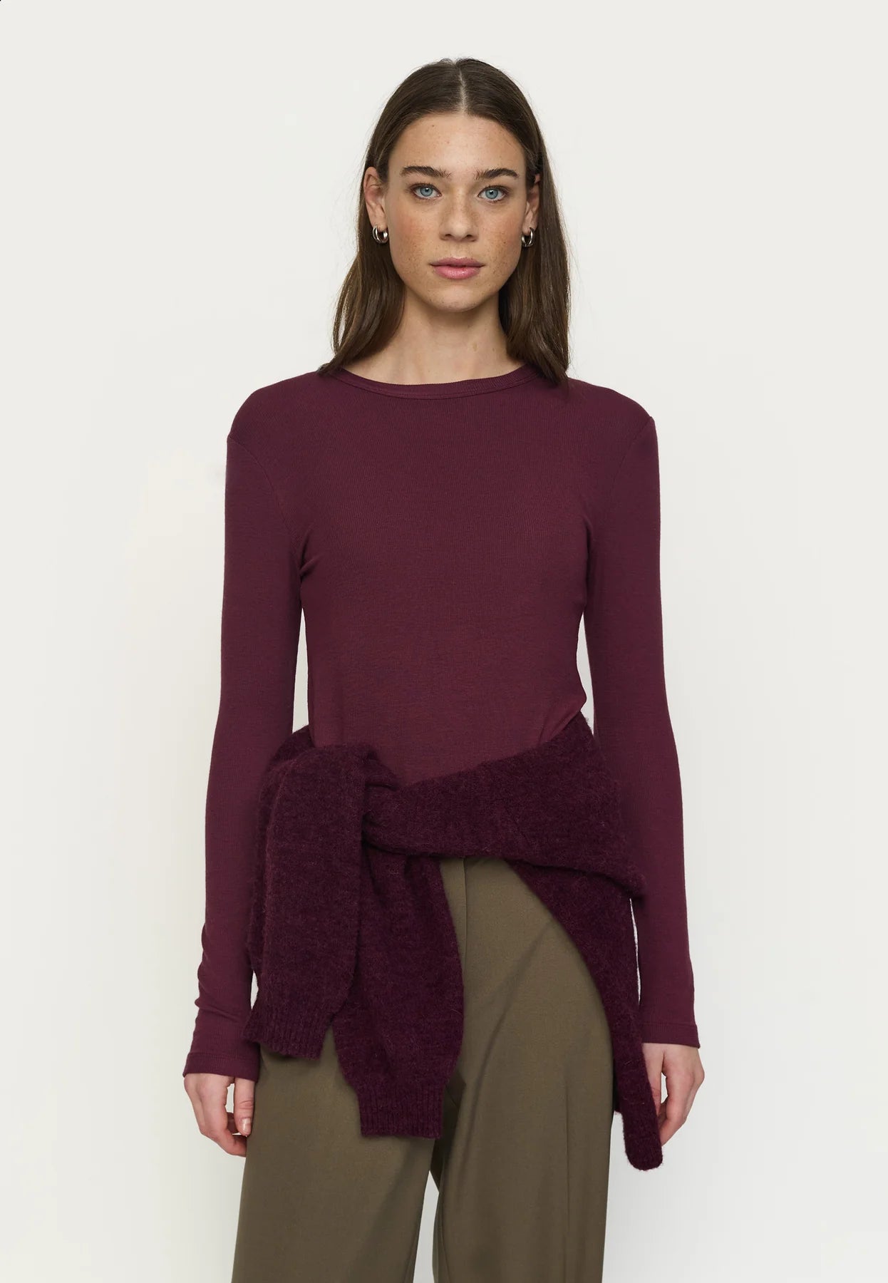 SR FENJA SRAW22-300 O-NECK TOP