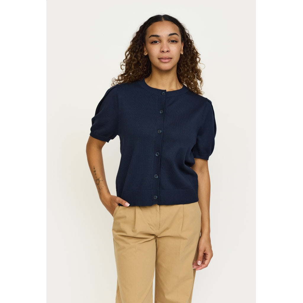 Beställningsvara: SOFT REBELS MARLA SS O-ringad Kofta Stickad Marin/Total Eclipse SR325-200