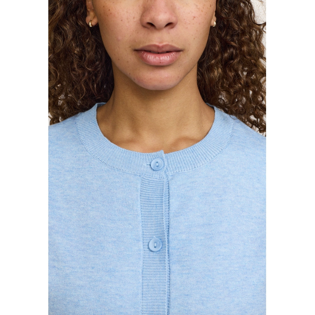 Beställningsvara: SOFT REBELS MARLA SS O-ringad Kofta Stickad Ljusblå/Windsurfer Melange SR325-200