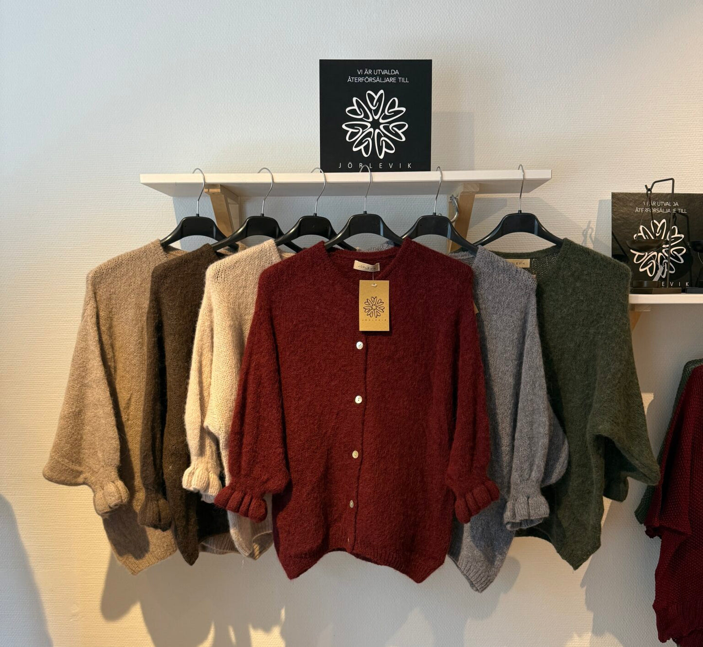 Jörlevik Moa Cardigan Vinröd