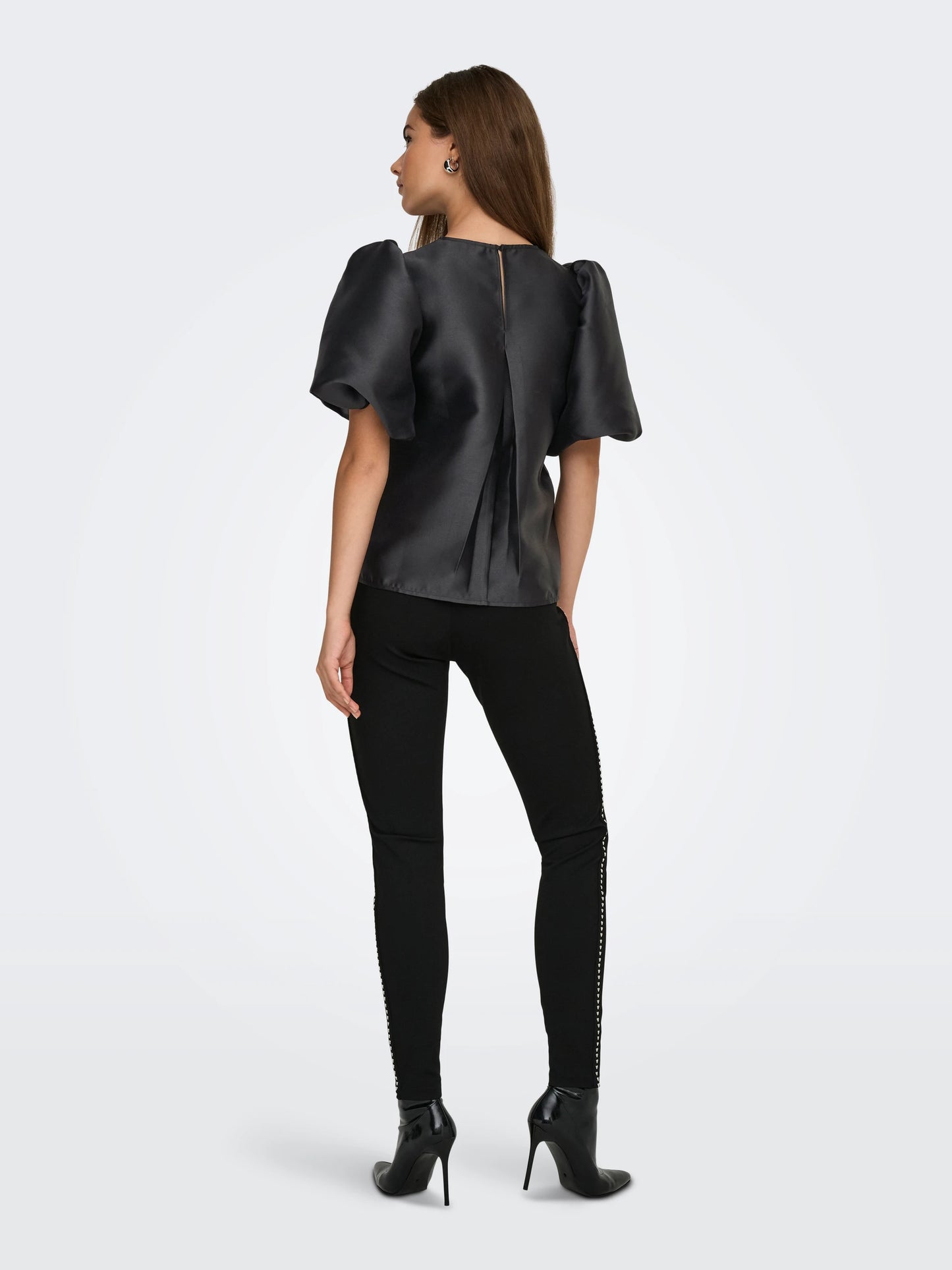 ONLY MANNY 2/4 HEAVY SATIN TOP BLACK
