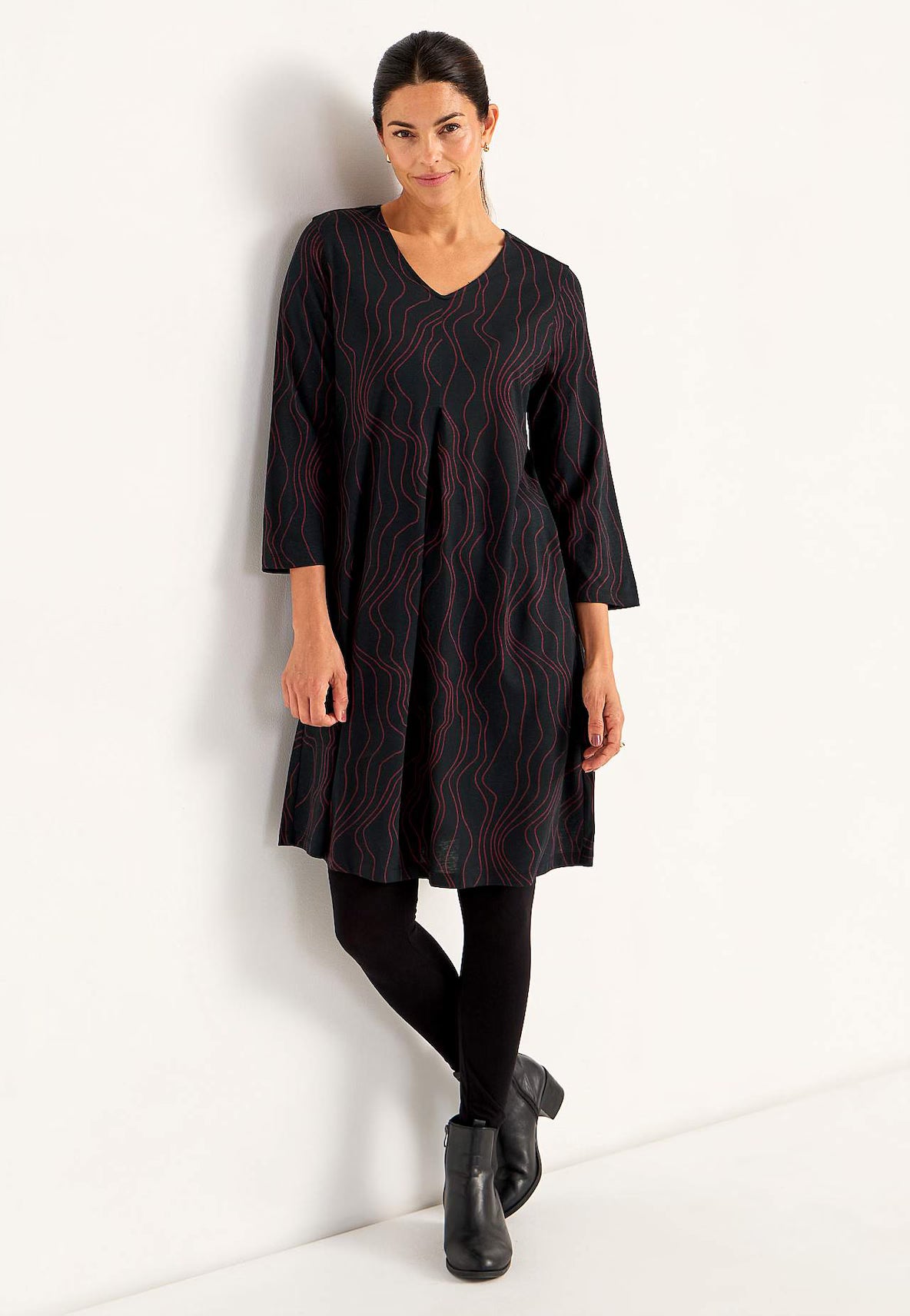 CELLBES ETNA V-ringad Trikåklänning  Svart/Vinröd/Mönstrad 700521