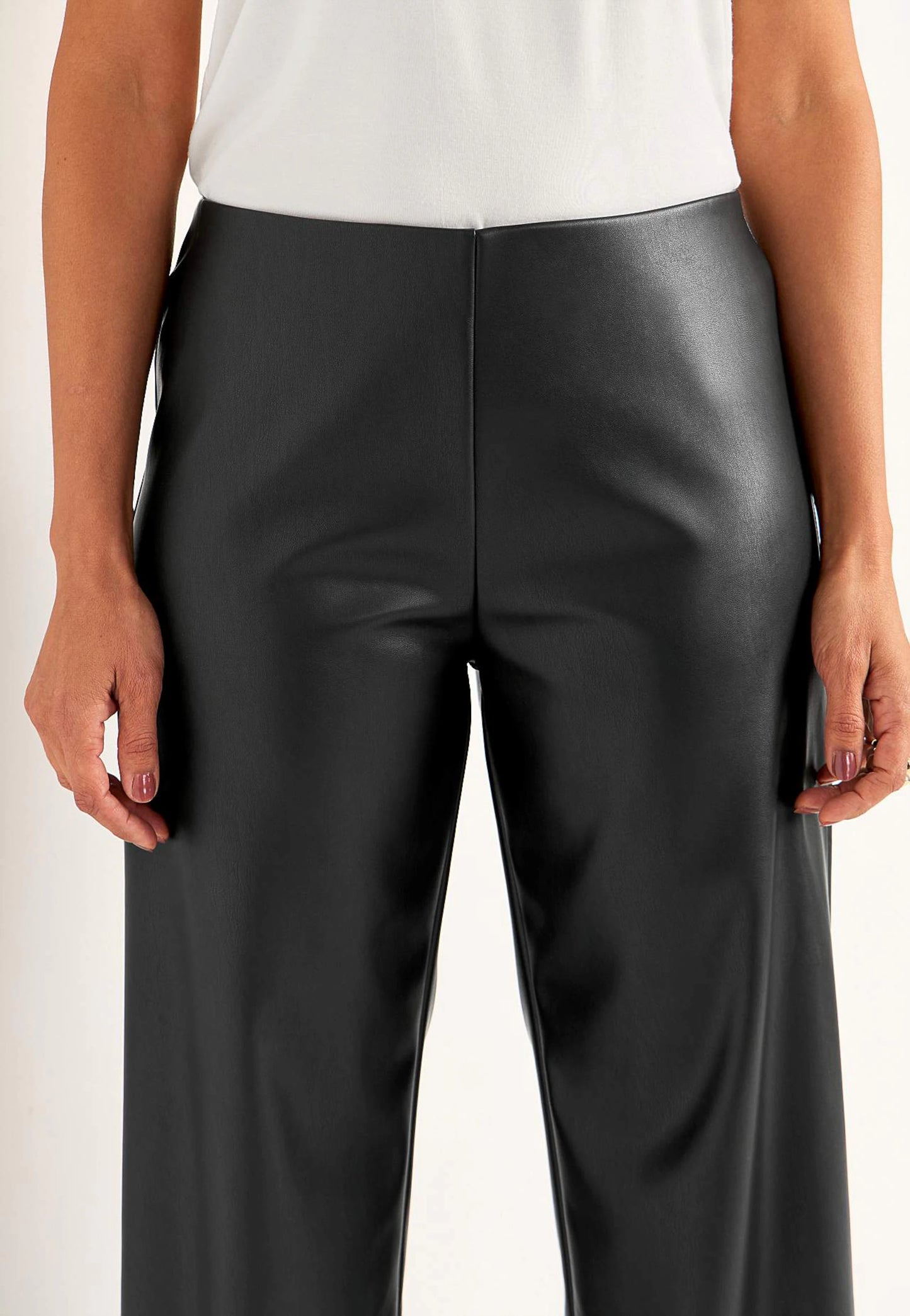 CELLBES CATY Byxa i skinnimitation Ankellång Svart 7006100001