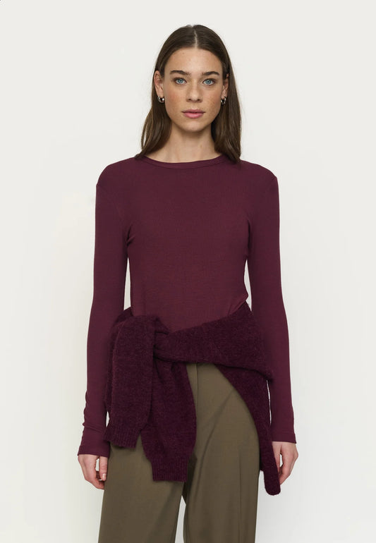 SR FENJA SRAW22-300 O-NECK TOP