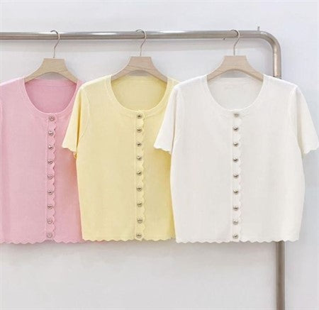 CARAMELLE NOVA Finstickad Topp med Hjärtknappar – Dam