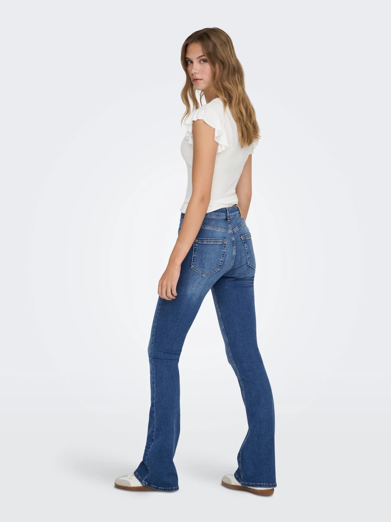 ONLY BLUSH Jeans Medelhög midja Utsvängd passform Blått/Medium Blue Denim 15223514